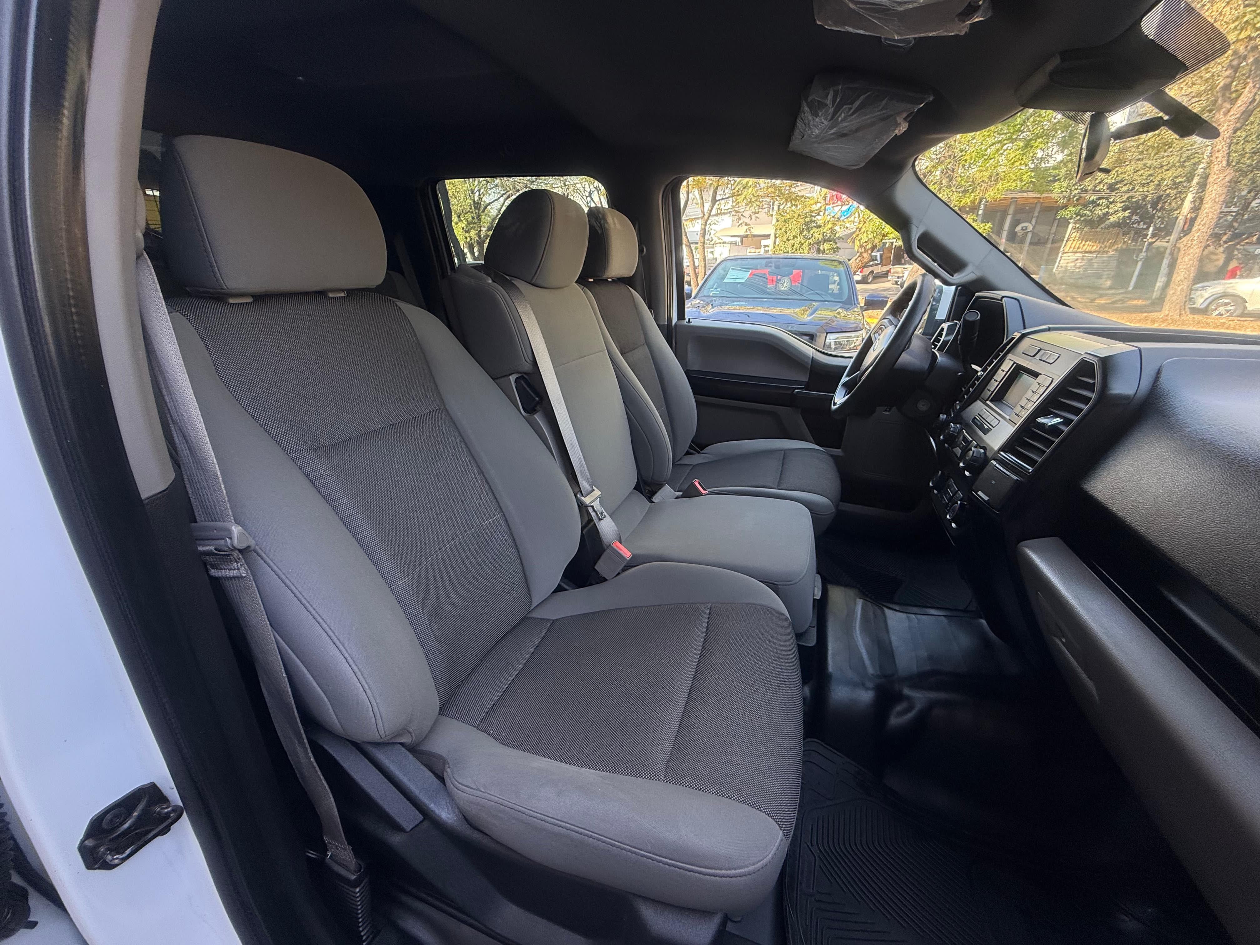 Ford F150 XL Crew Cab.4X4, a/ac., VE, CD 2020