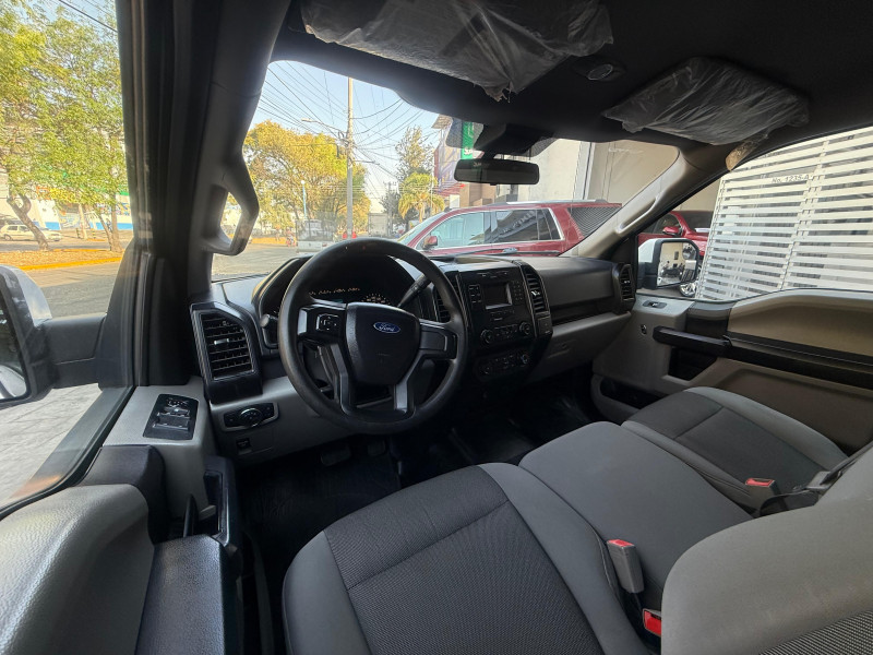 Ford F150 XL Crew Cab.4X4, a/ac., VE, CD 2020
