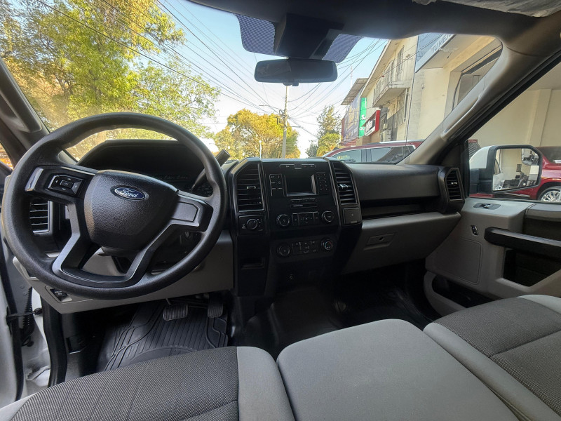 Ford F150 XL Crew Cab.4X4, a/ac., VE, CD 2020