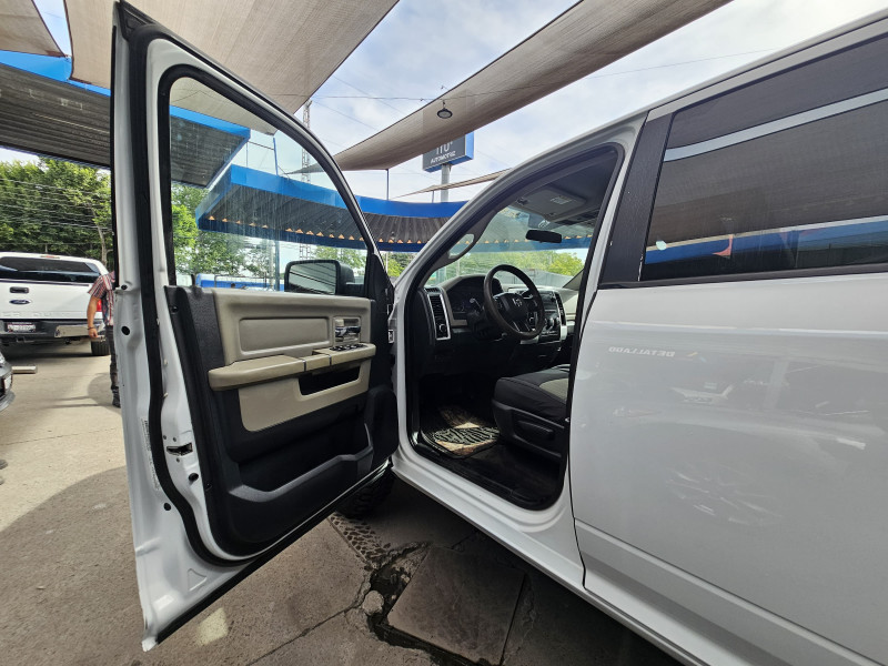 Dodge Ram 2500 V8 Heavy Duty 4x4 V8 2012