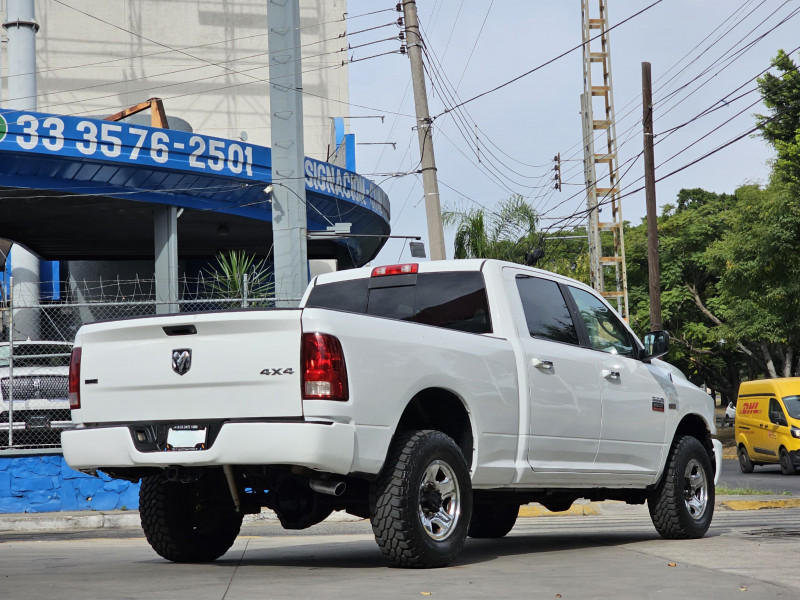 Dodge Ram 2500 V8 Heavy Duty 4x4 V8 2012