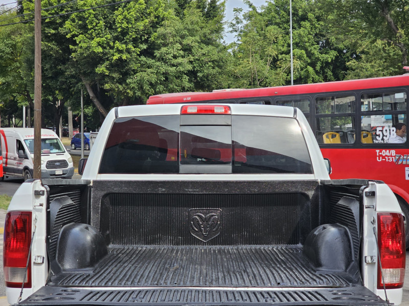 Dodge Ram 2500 V8 Heavy Duty 4x4 V8 2012