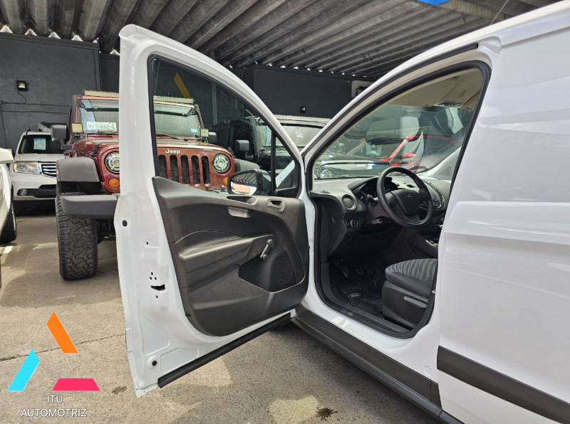 Ford Transit Courier 2022