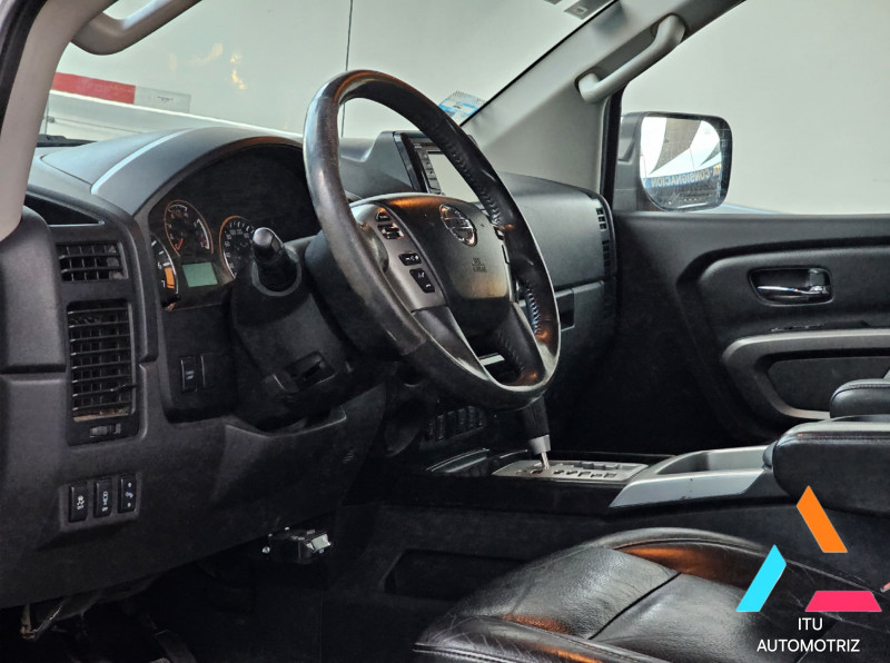 Nissan Frontier Titan SL Texas 4x4 2015