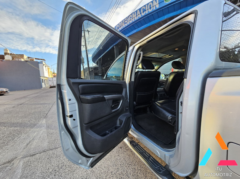 Nissan Frontier Titan SL Texas 4x4 2015