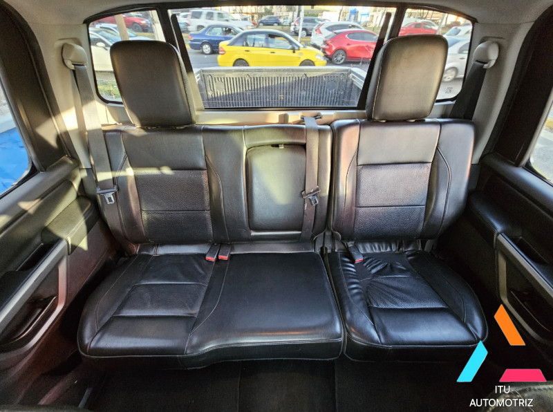 Nissan Frontier Titan SL Texas 4x4 2015