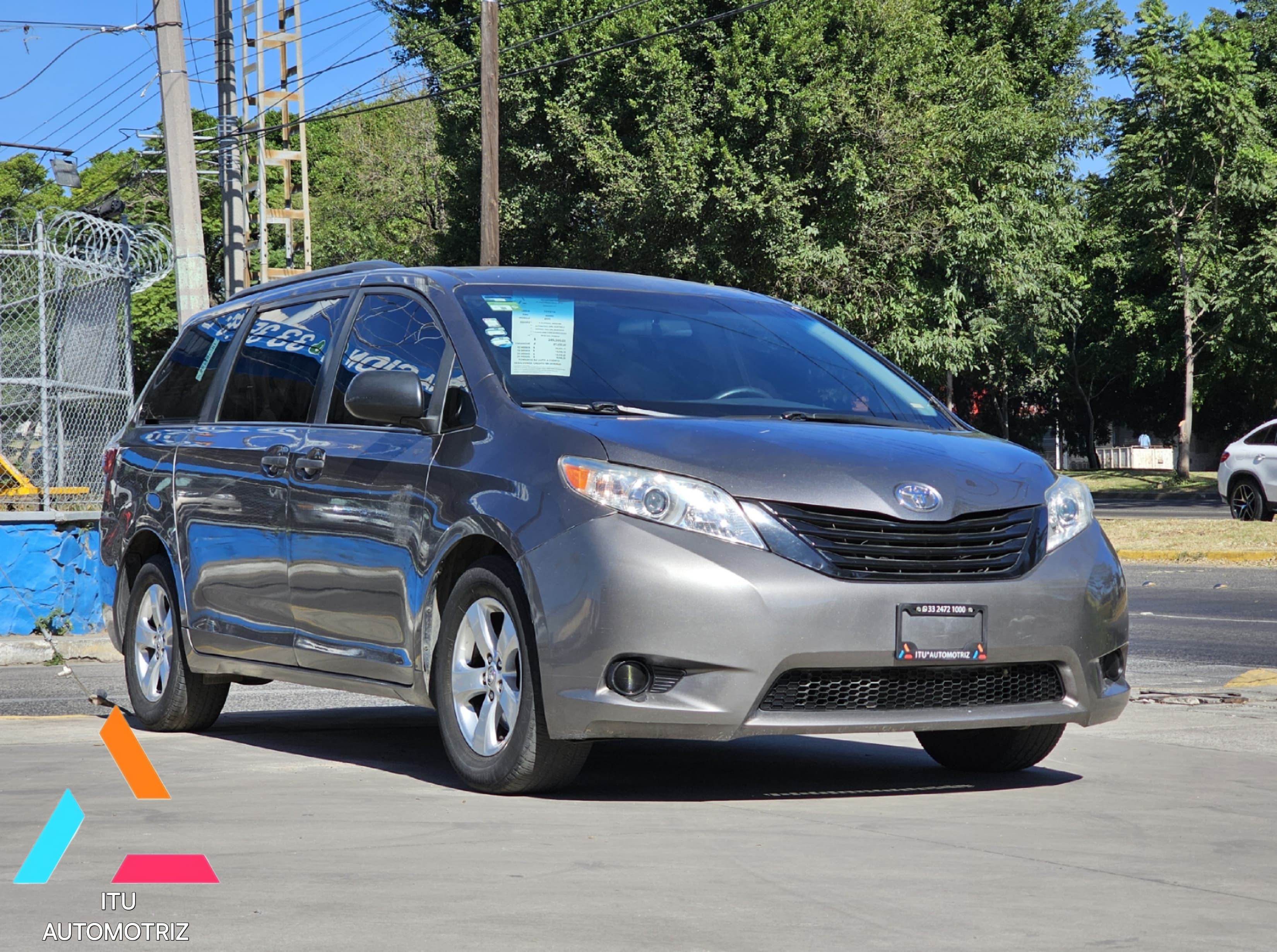 Toyota Sienna CE 2015