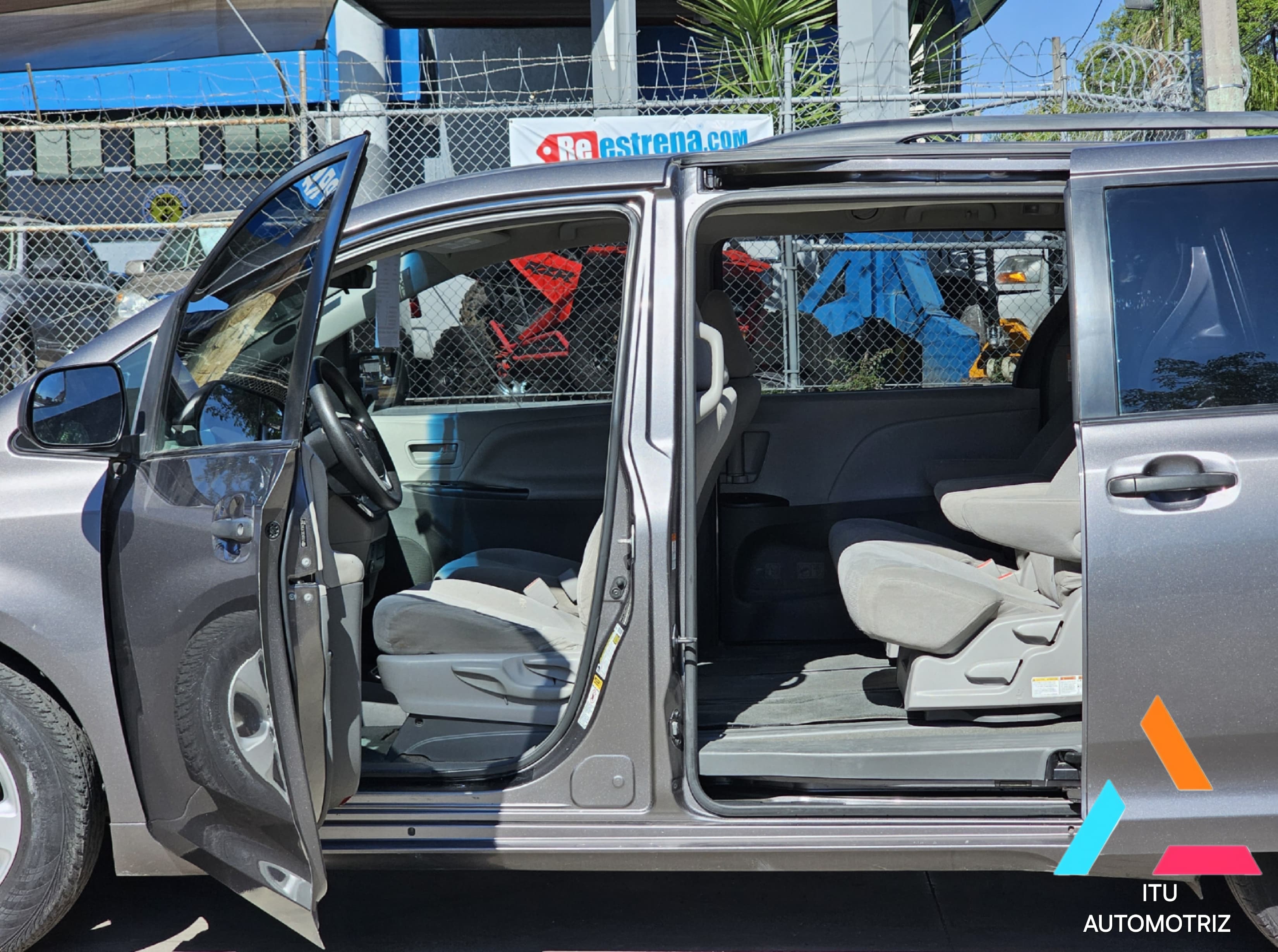 Toyota Sienna CE 2015