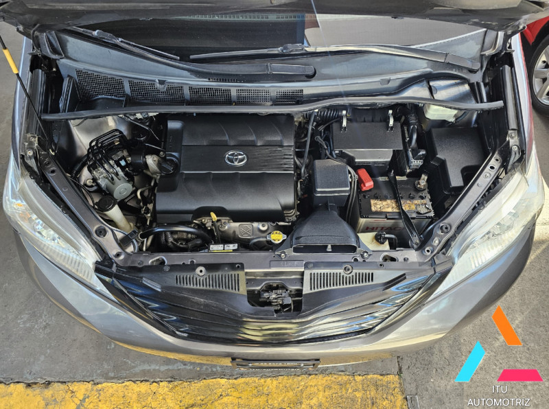 Toyota Sienna CE 2015