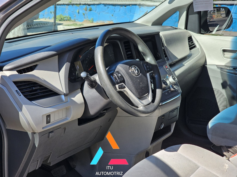 Toyota Sienna CE 2015
