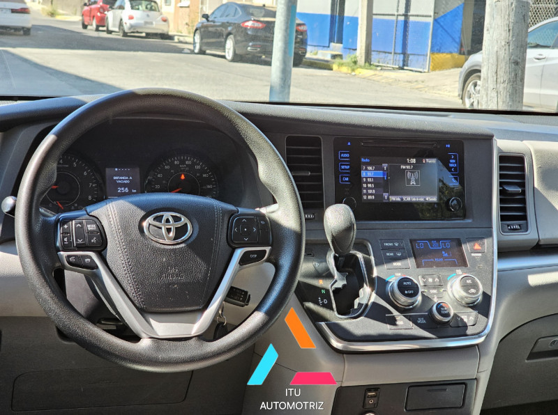 Toyota Sienna CE 2015