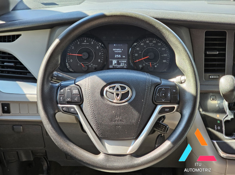 Toyota Sienna CE 2015