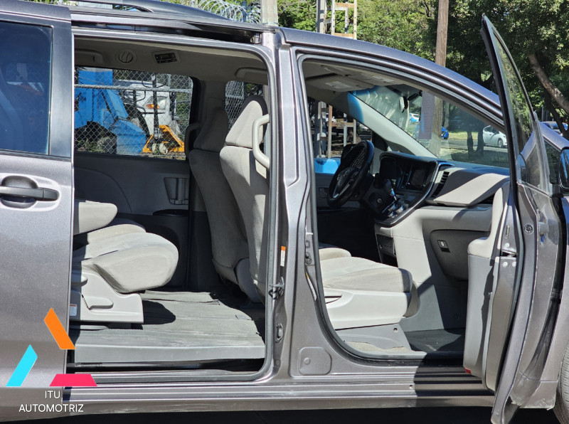 Toyota Sienna CE 2015