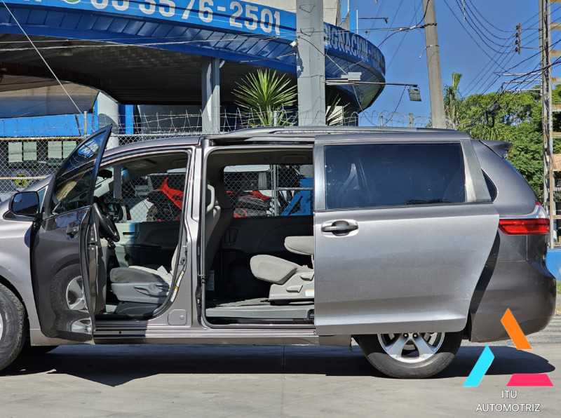 Toyota Sienna CE 2015