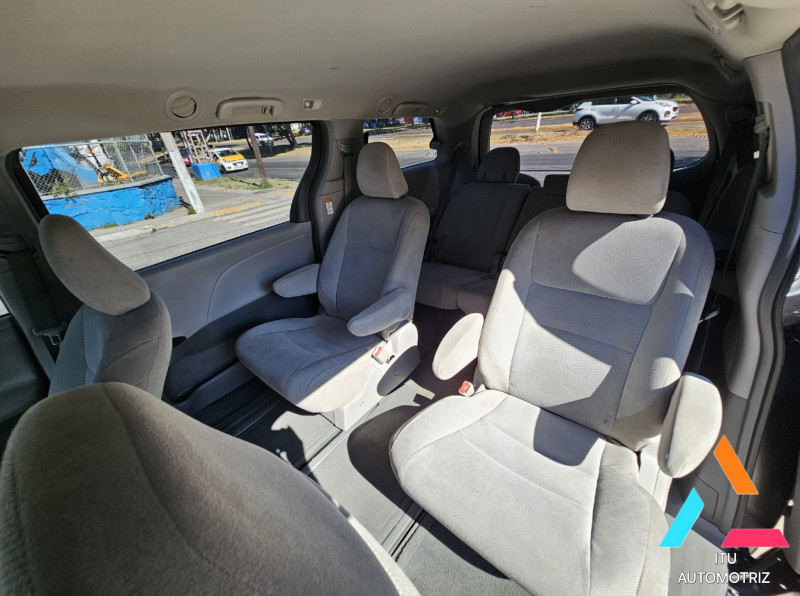 Toyota Sienna CE 2015