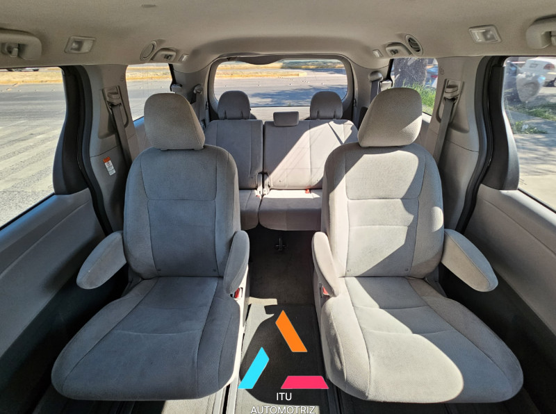 Toyota Sienna CE 2015
