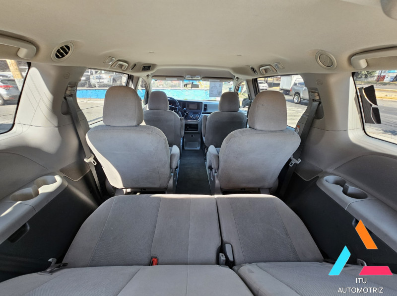 Toyota Sienna CE 2015