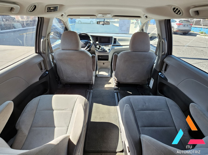 Toyota Sienna CE 2015