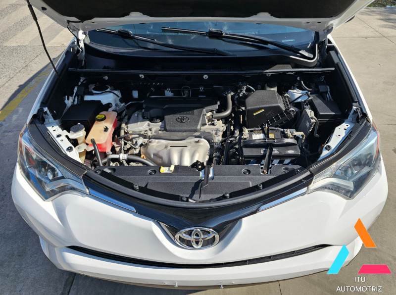 Toyota RAV4 LE 2018