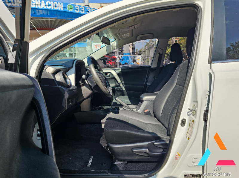 Toyota RAV4 LE 2018