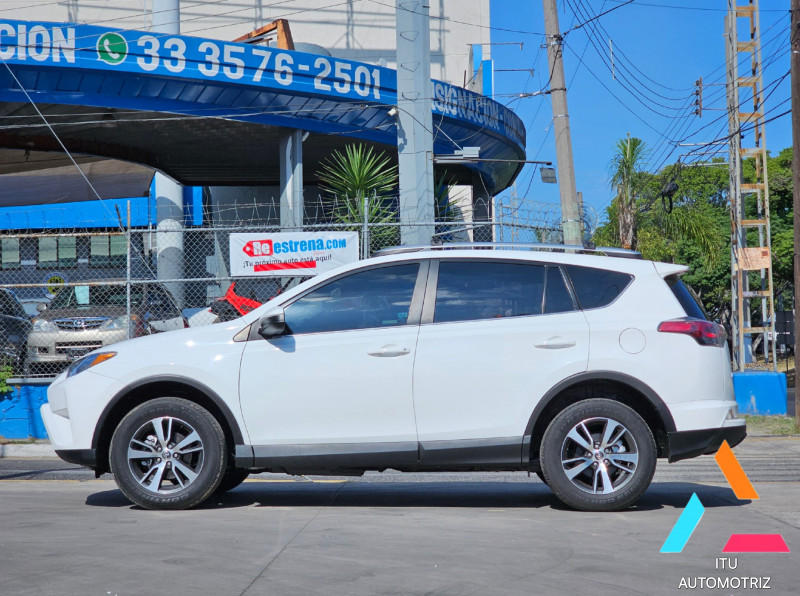 Toyota RAV4 LE 2018