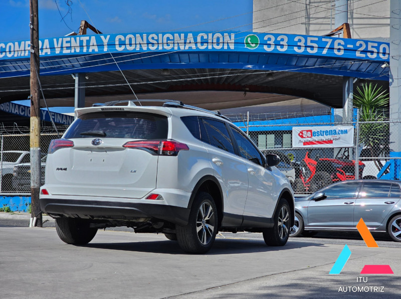 Toyota RAV4 LE 2018