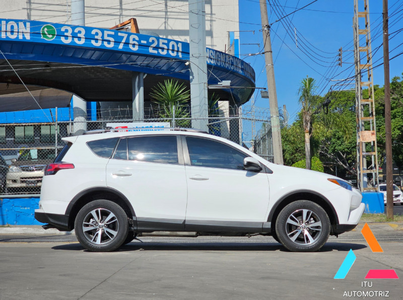 Toyota RAV4 LE 2018