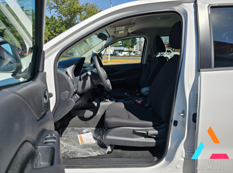 Nissan Frontier SE TM 2024