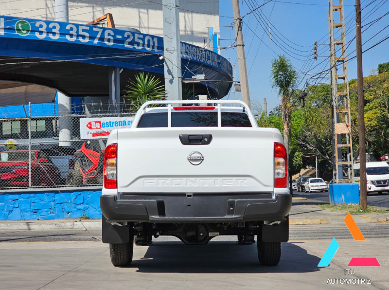 Nissan Frontier SE TM 2024