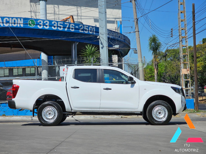 Nissan Frontier SE TM 2024