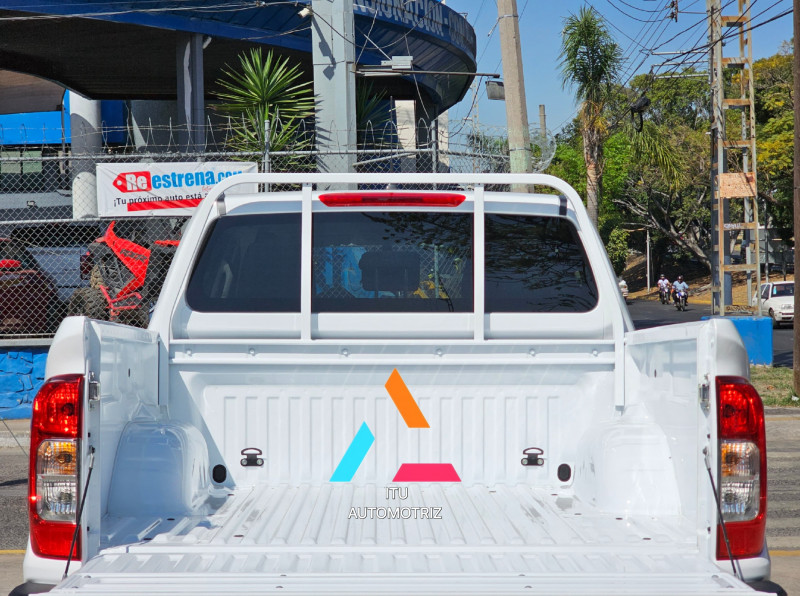 Nissan Frontier SE TM 2024