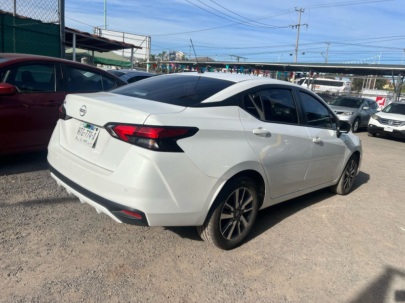 Nissan Versa ADVANCE 2024