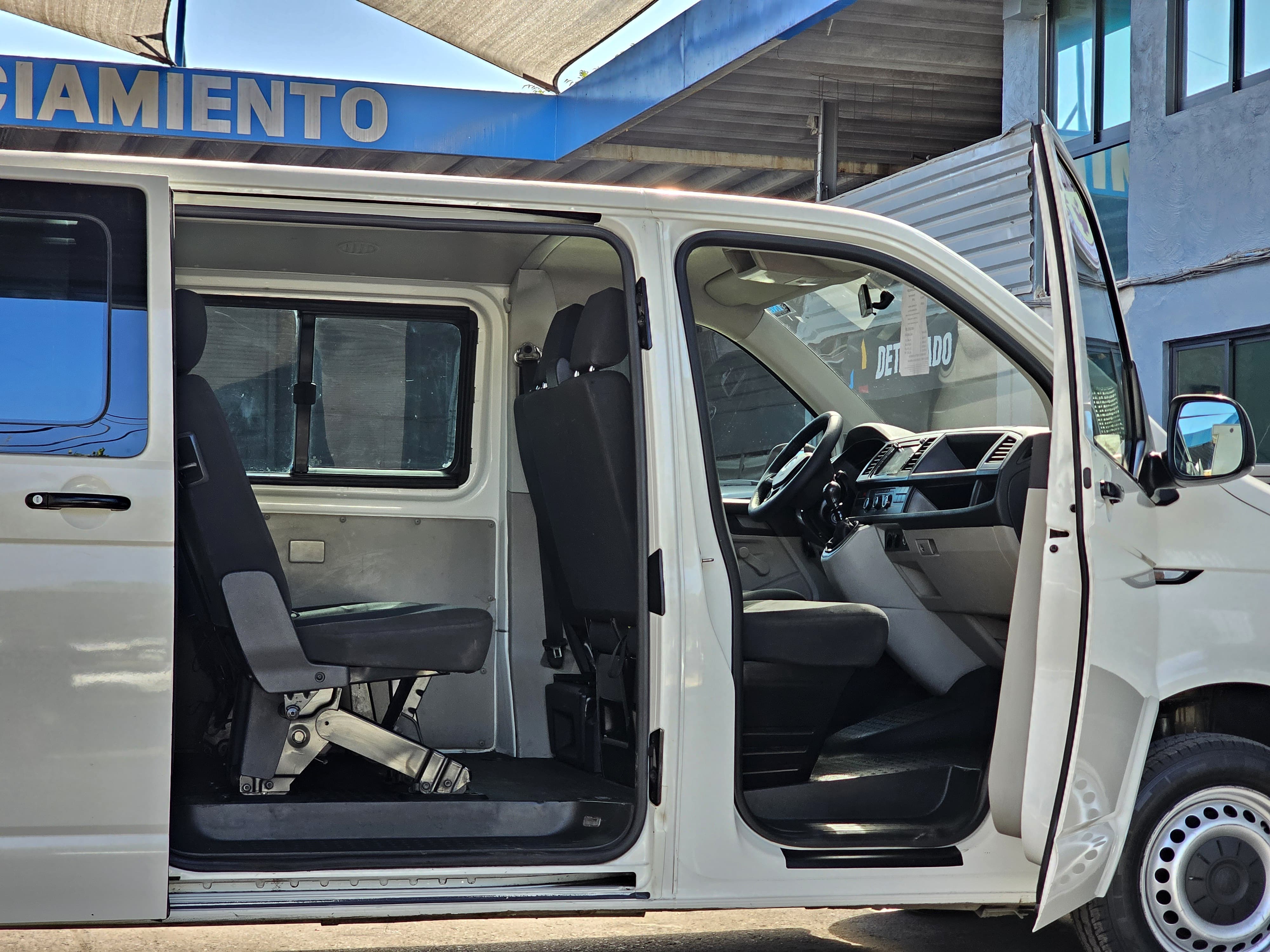 Volkswagen Transporter 8 Pasajeros Turbo Diesel 140HP 2019