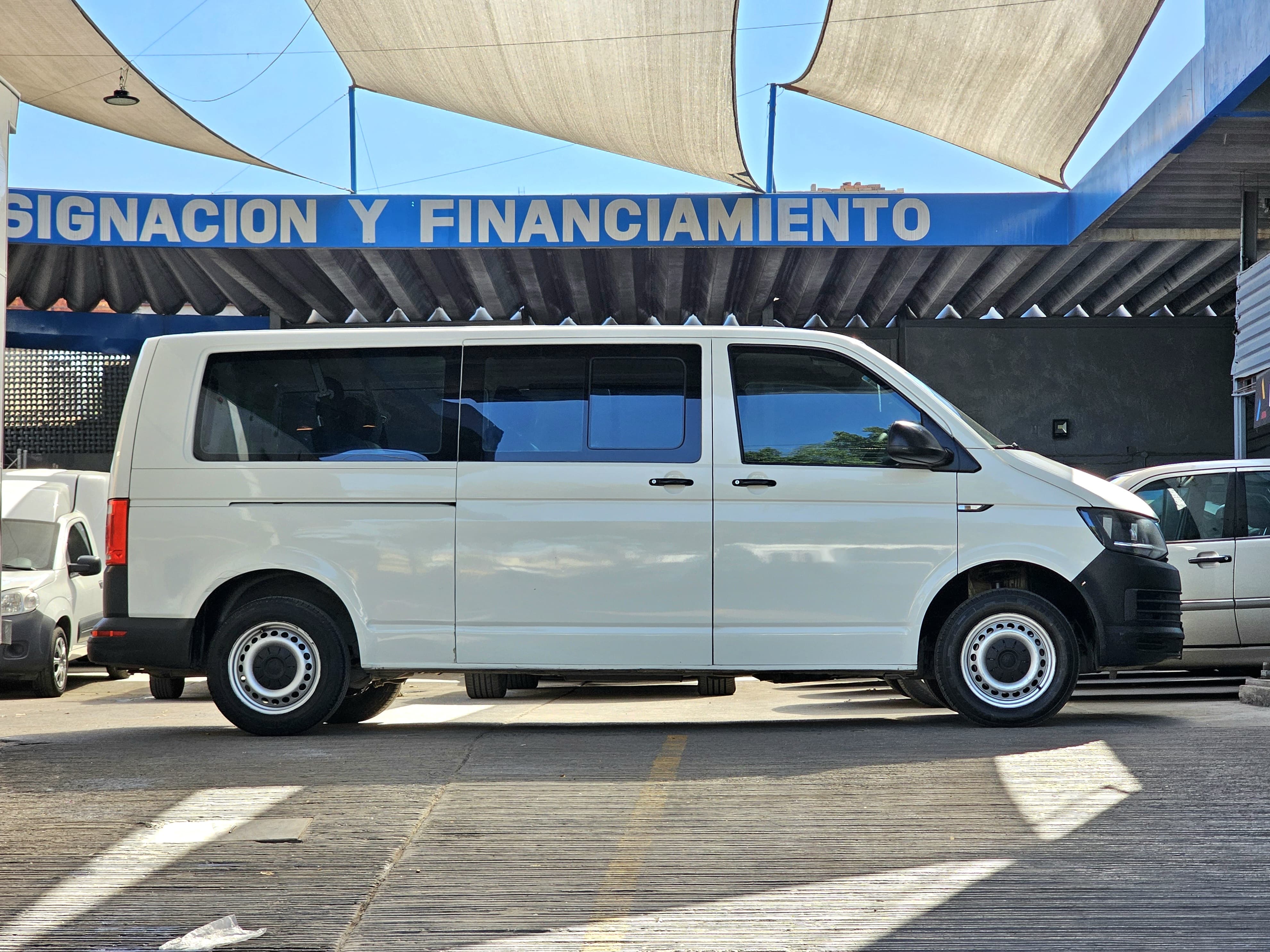 Volkswagen Transporter 8 Pasajeros Turbo Diesel 140HP 2019