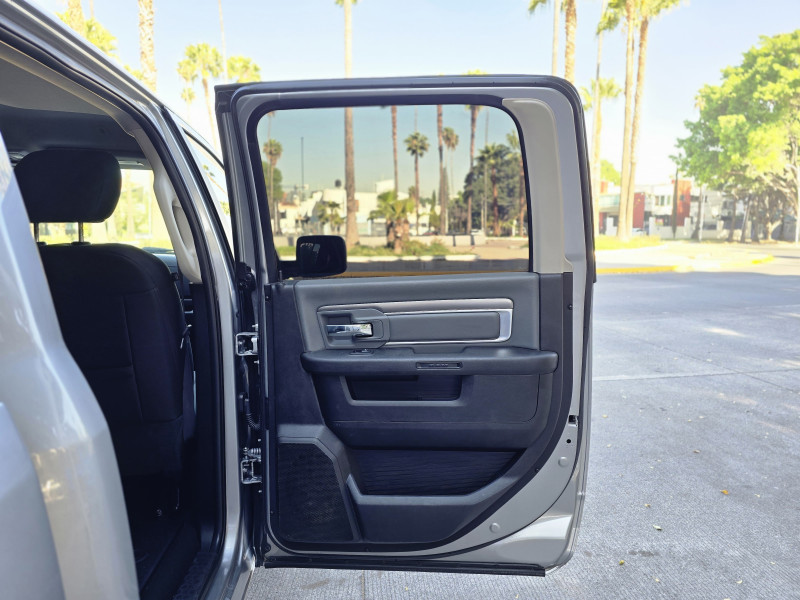 Dodge Ram 1500 Crew Cab SLT 2021