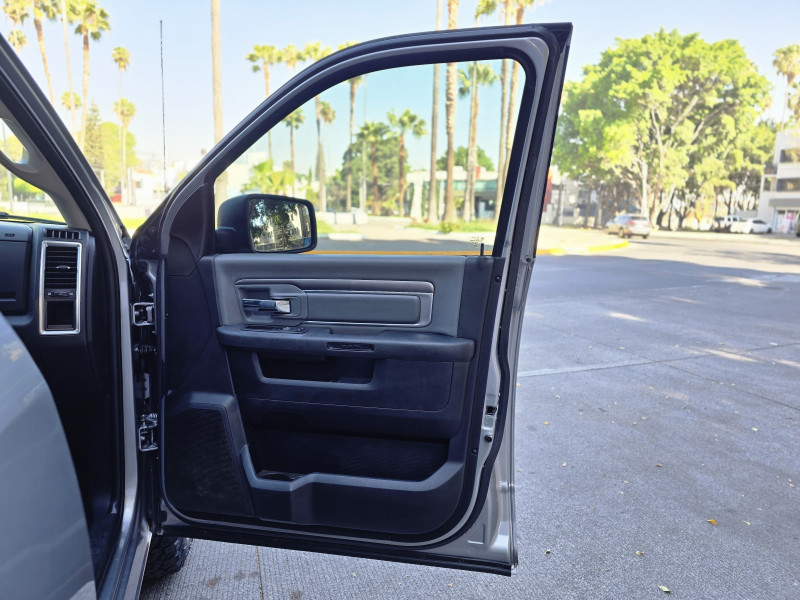 Dodge Ram 1500 Crew Cab SLT 2021