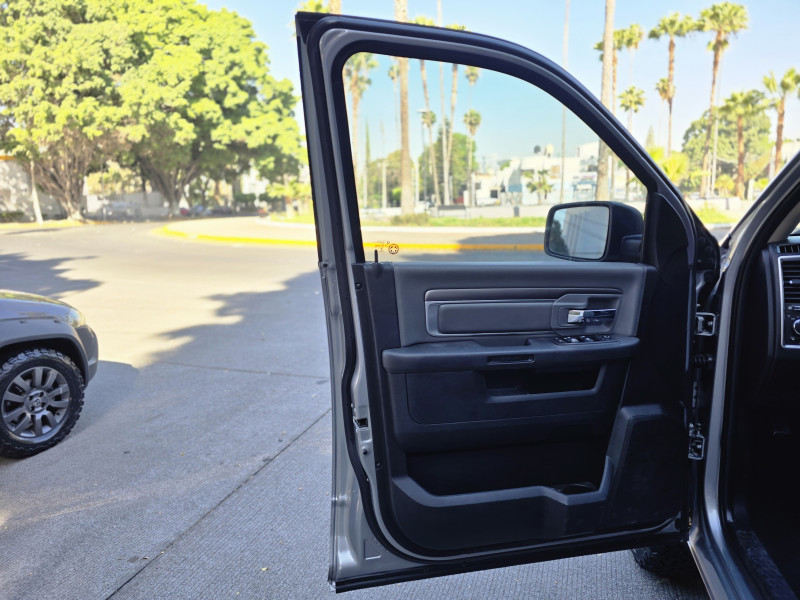 Dodge Ram 1500 Crew Cab SLT 2021