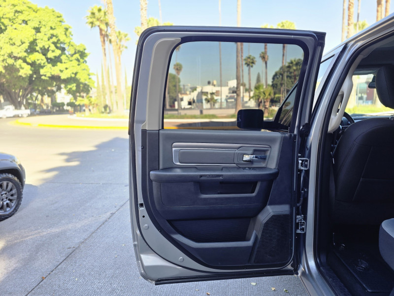 Dodge Ram 1500 Crew Cab SLT 2021