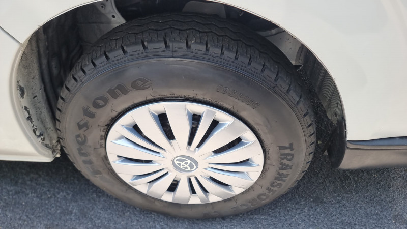 Toyota Hiace SUPER LARGA 2016