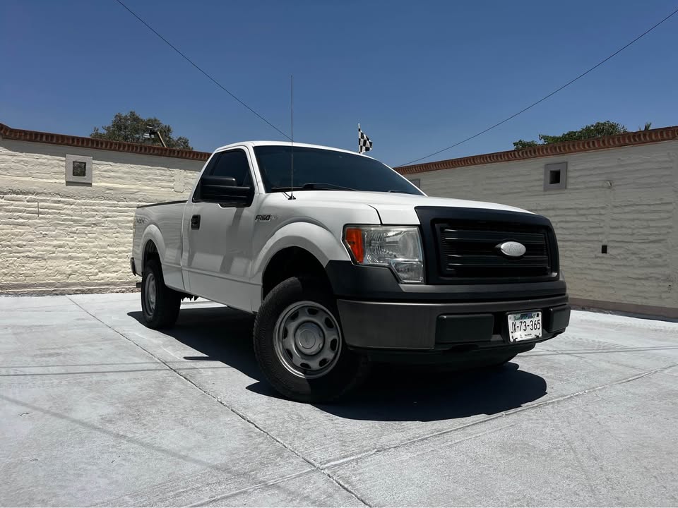 Ford F150 XL Cabina Regular,4x4 a/ac., CD 2013