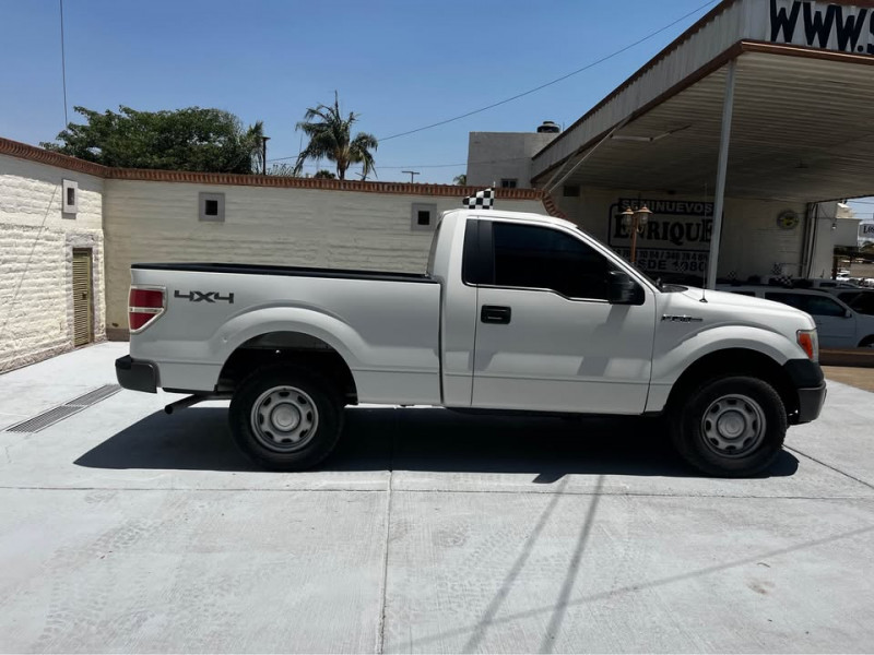 Ford F150 XL Cabina Regular,4x4 a/ac., CD 2013