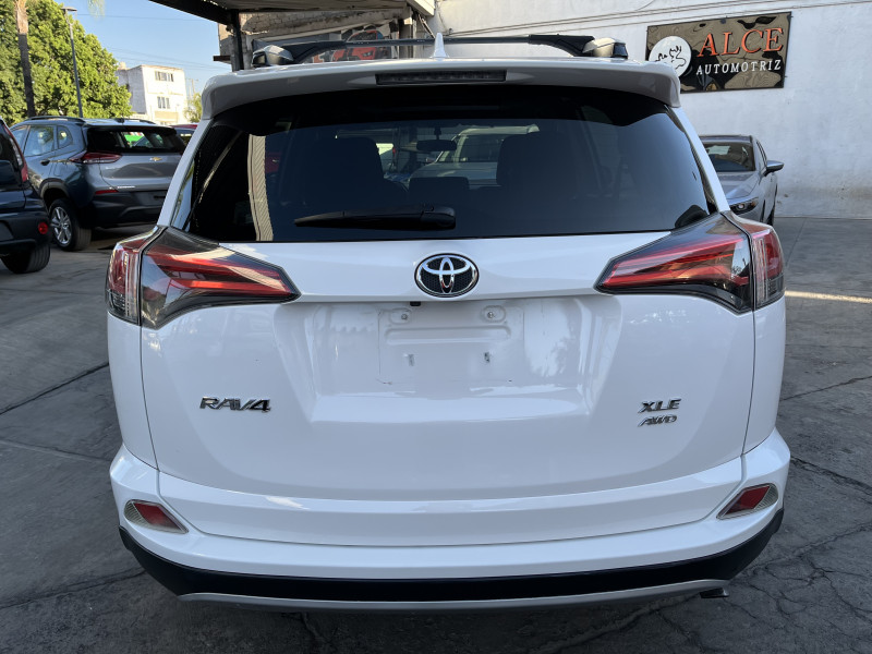 Toyota RAV4 XLE 2016