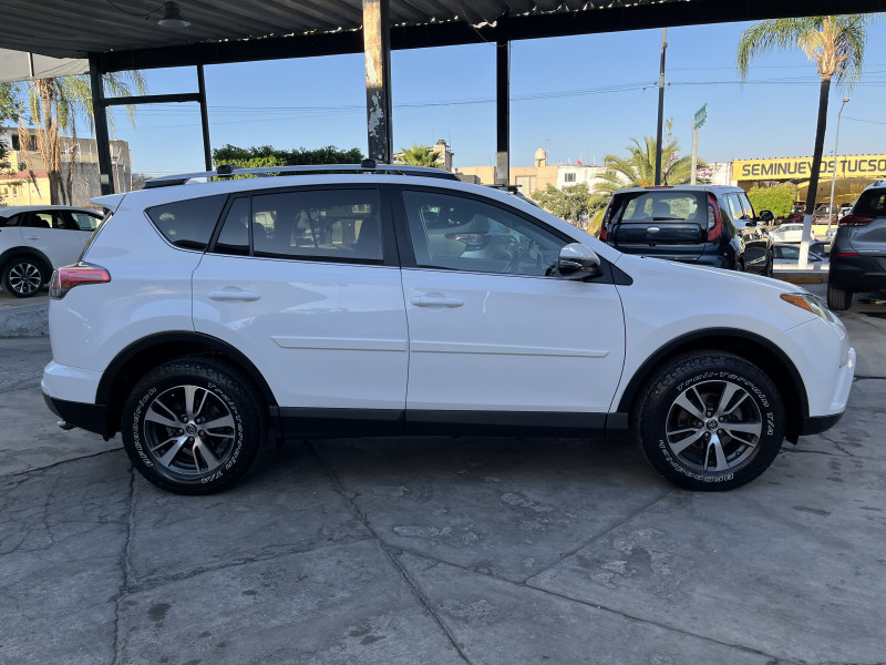 Toyota RAV4 XLE 2016