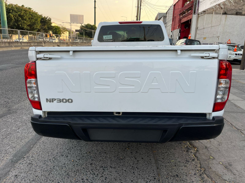 Nissan Np300 aire 2019