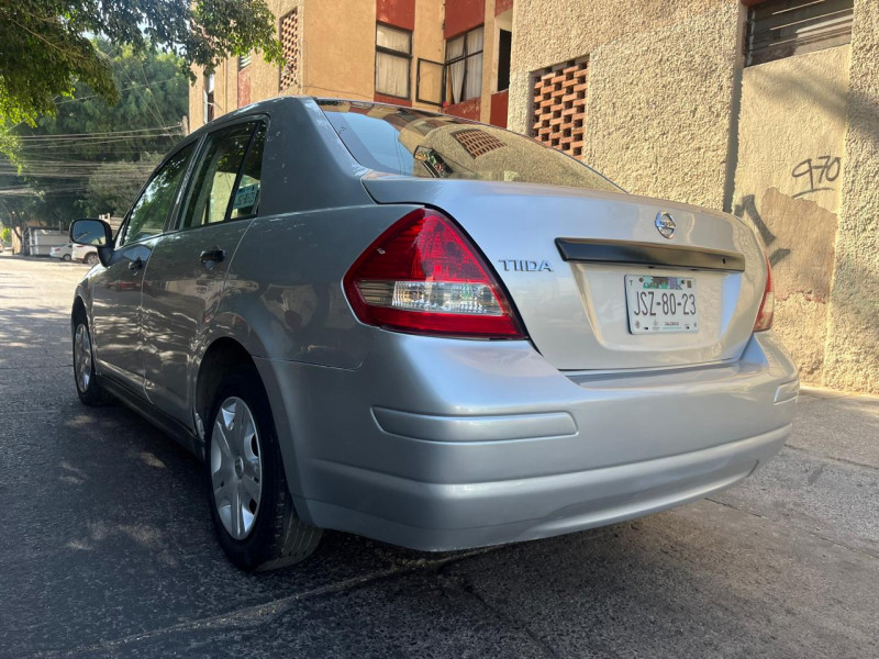 Nissan Tiida Drive 2013