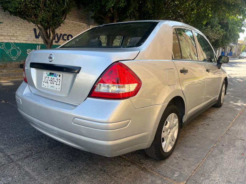 Nissan Tiida Drive 2013