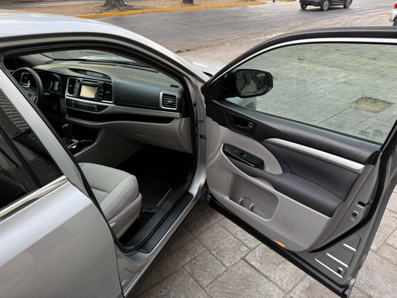 Toyota Highlander LE 2015