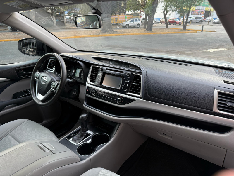 Toyota Highlander LE 2015