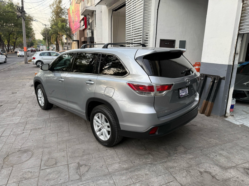 Toyota Highlander LE 2015