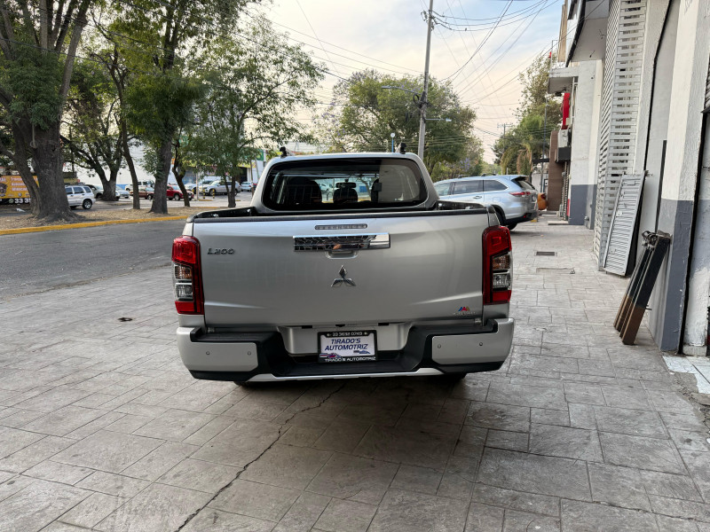 Mitsubishi L200 4 puertas 2021